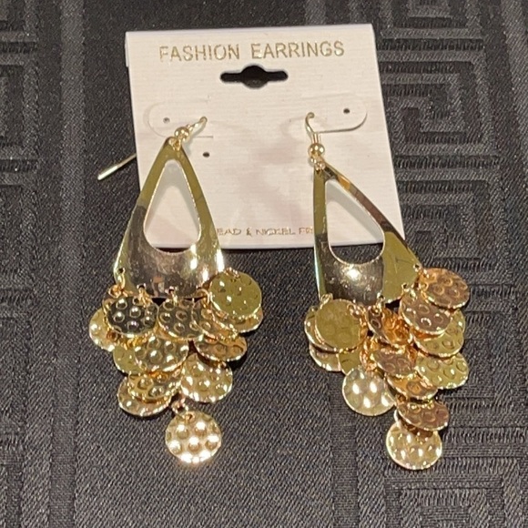 👋 3/$15 FASHION JEWELRY DANGLING CIRCLE EARRINGS - Picture 2 of 4